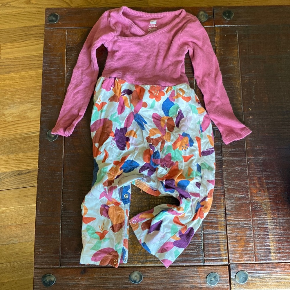 Tea 12-18 month long sleeve onesie with button up bottoms
